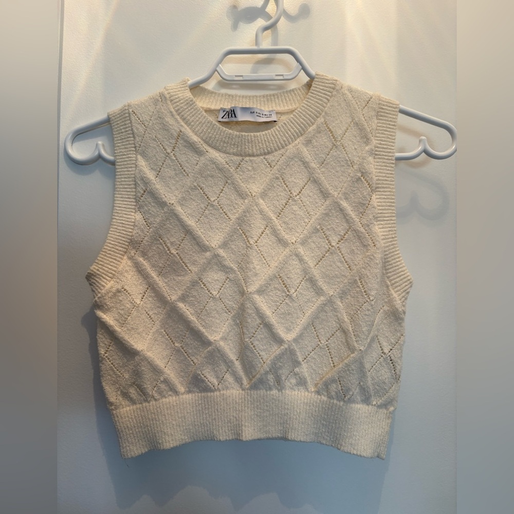 6/$32🛍️ Zara | Cream Sleeveless Knit Crop Top Vest, S